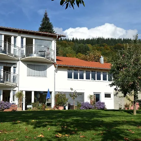 ベッド・アンド・ブレックファスト Am Paradies