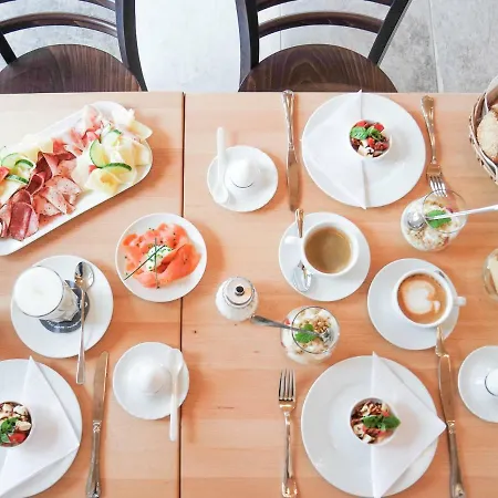 Bed & Breakfast Am Paradies 3*