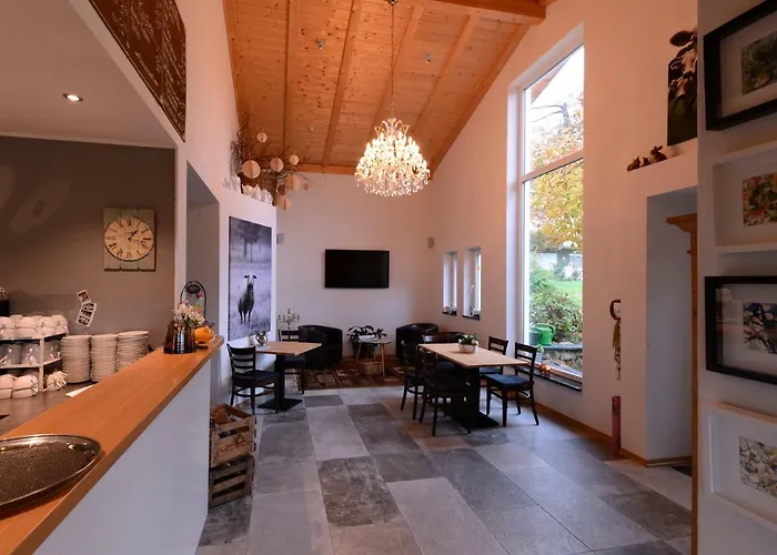 Bed & Breakfast Am Paradies 3*